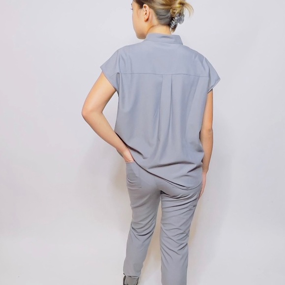 New nursing scrubs comes I three different colours and sizes - Picture 2 of 7